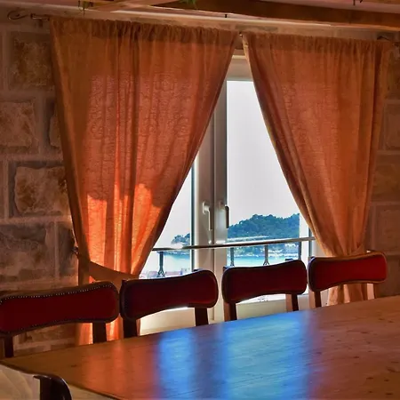 Villa Sara With Pool Makarska